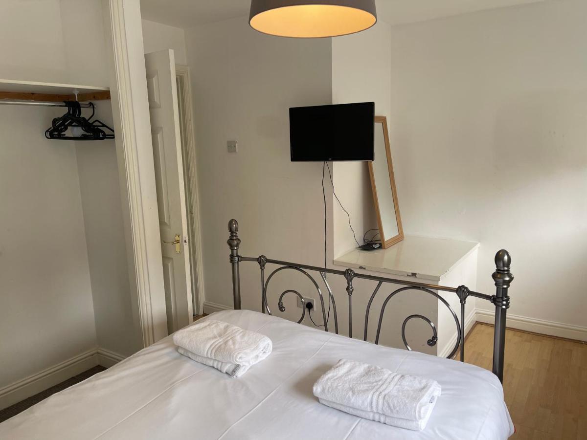 House Number 12 Sleeps Up To 4 With Smart Tvs In Every Room Wellington  Exteriér fotografie