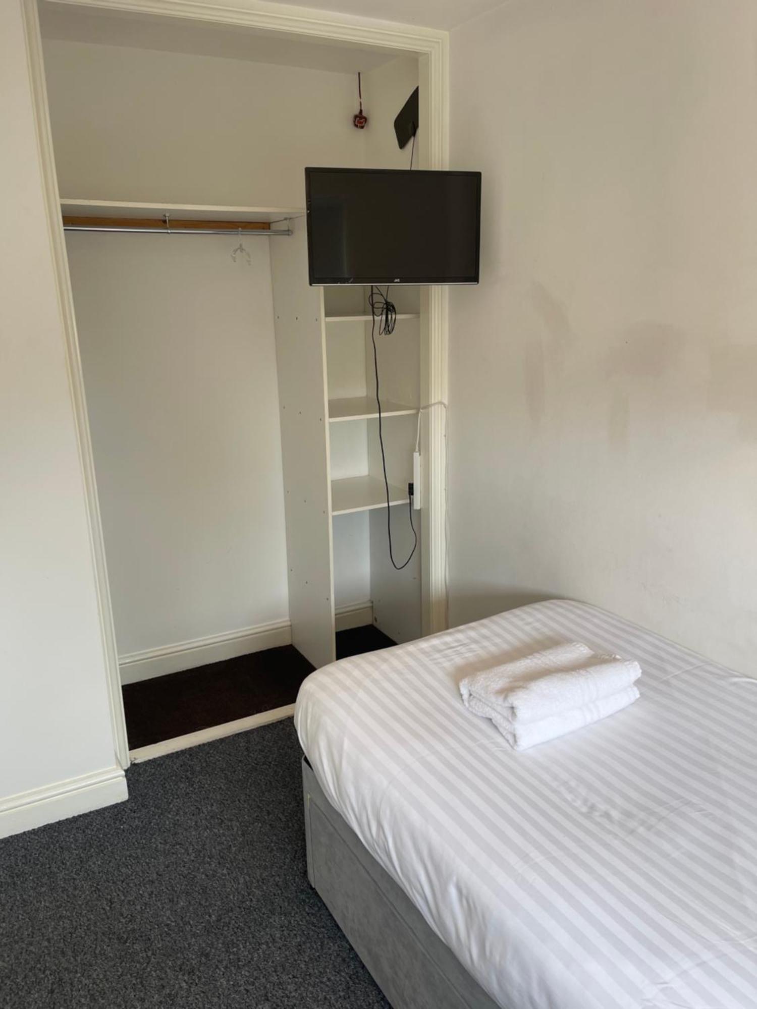 House Number 12 Sleeps Up To 4 With Smart Tvs In Every Room Wellington  Exteriér fotografie